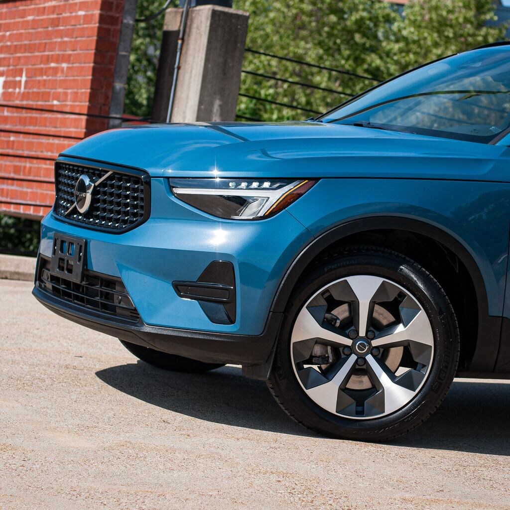 Certified 2024 Volvo XC40 B5 Core SUV