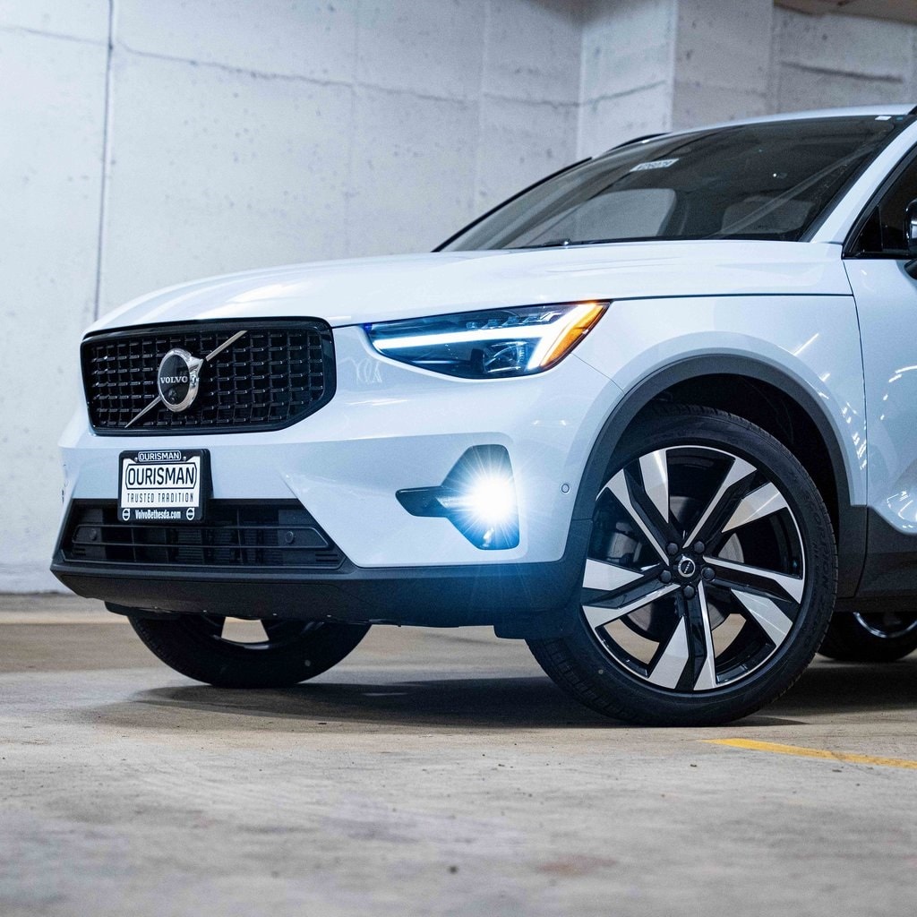 New 2026 Volvo XC40 B5 Ultra SUV