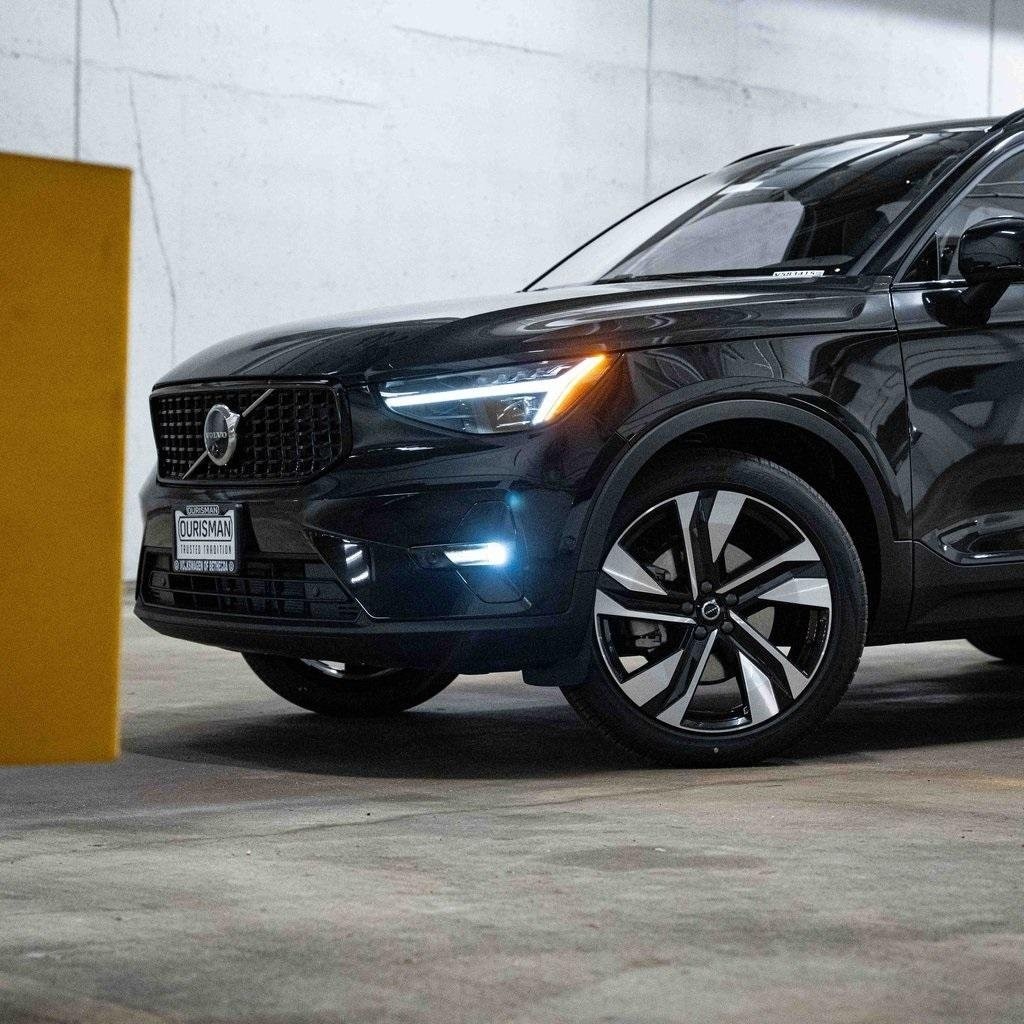 New 2026 Volvo XC40 B5 Ultra SUV