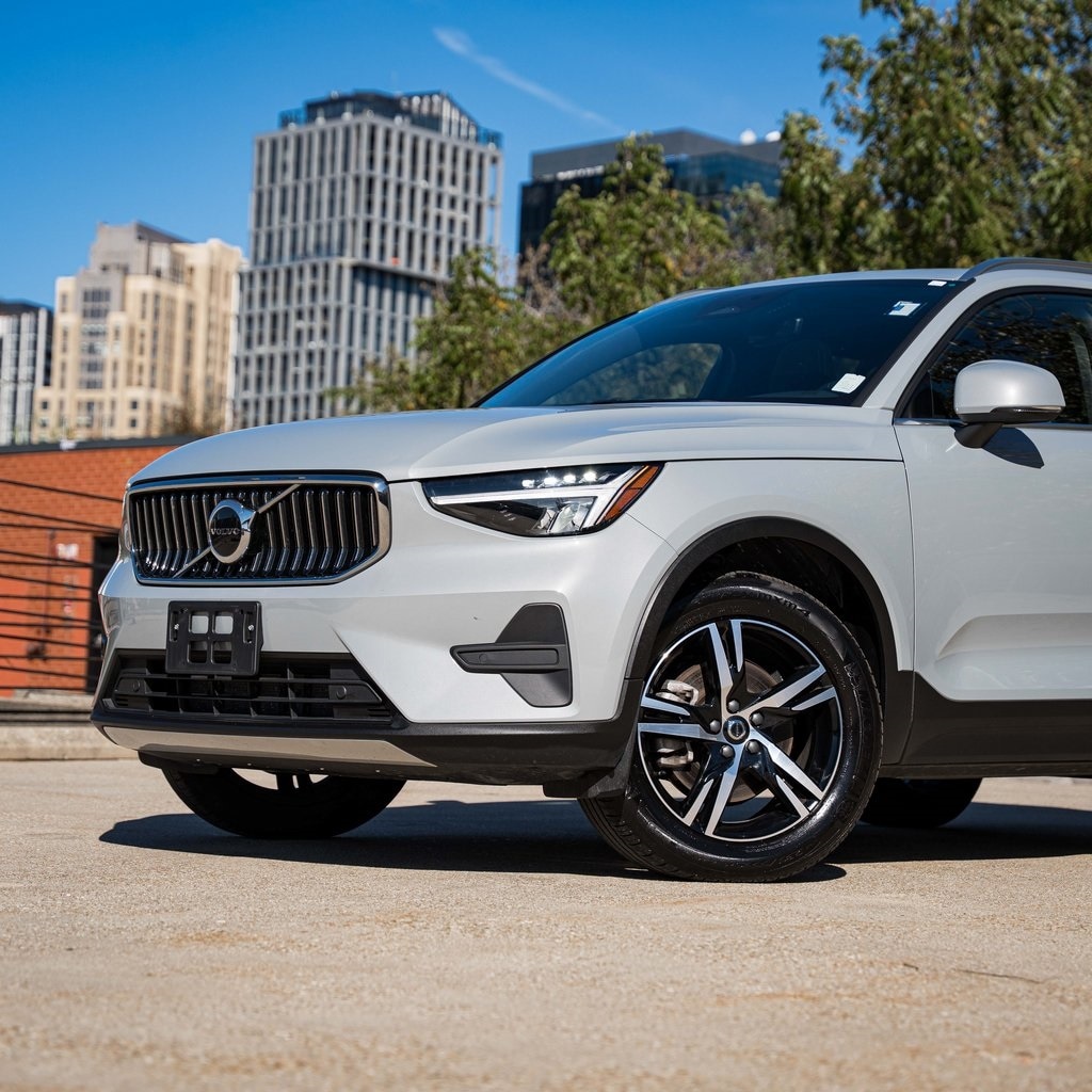 Certified 2025 Volvo XC40 B5 Core SUV