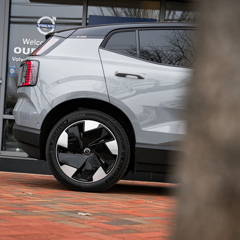 2025 Volvo EX30 Plus photo 2