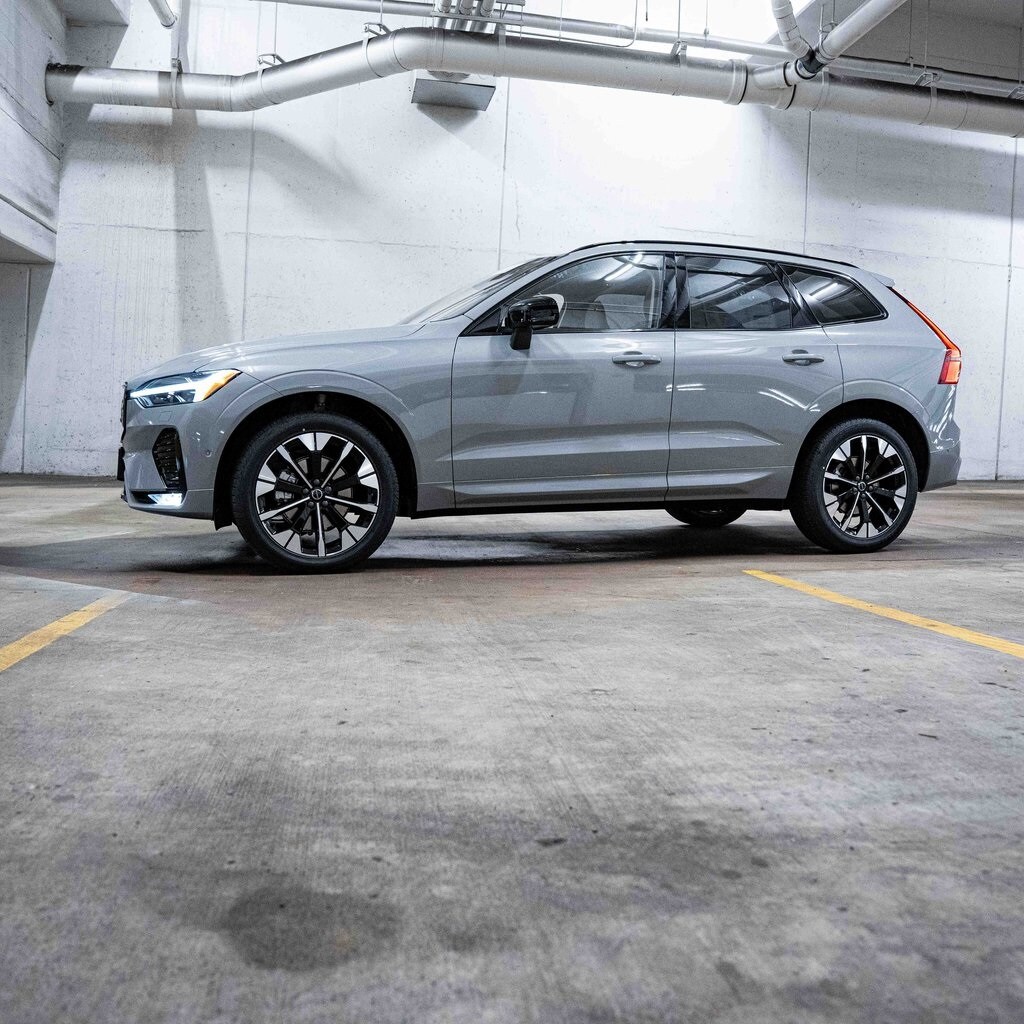2026 Volvo XC60 B5 photo 3