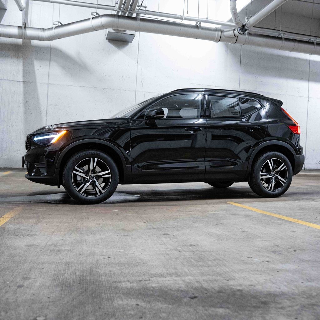 Used 2026 Volvo XC40 B5 Core SUV