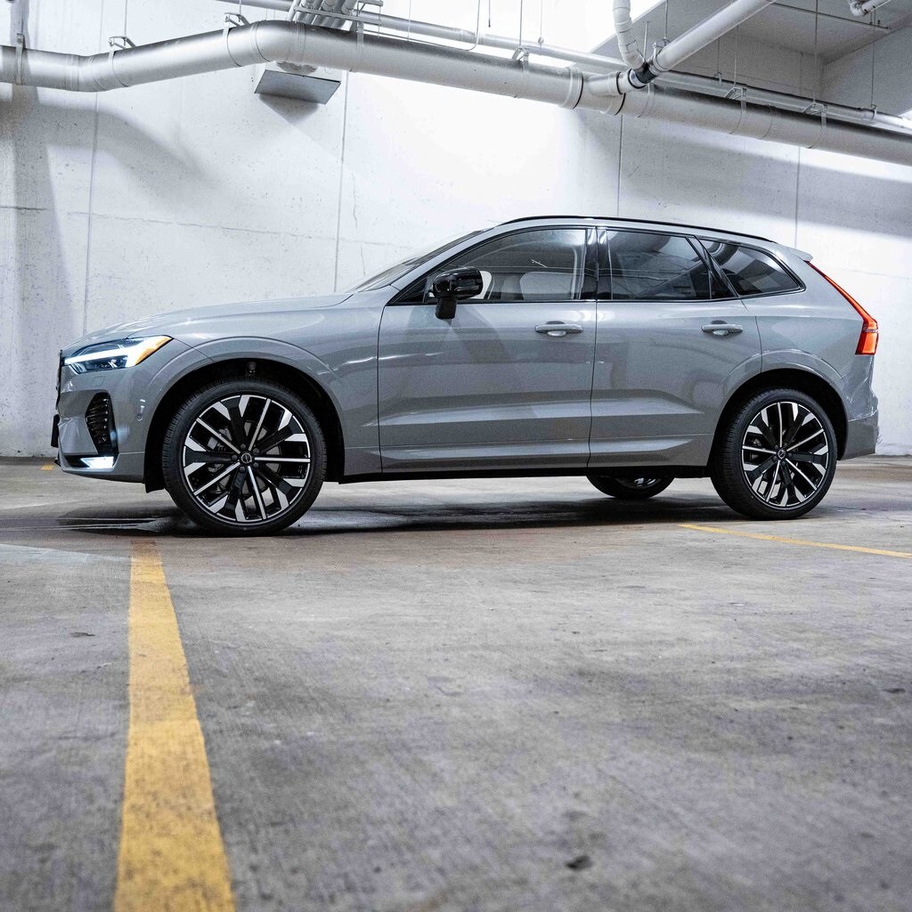 2026 Volvo XC60 B5 photo 3
