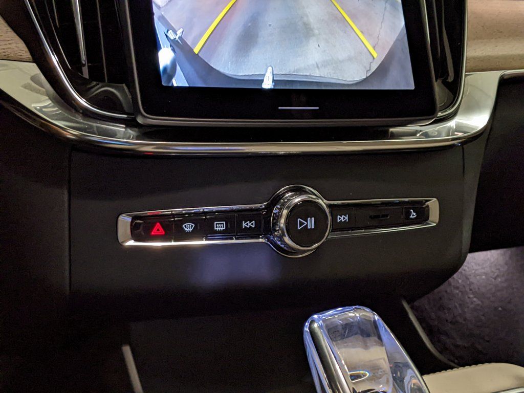 2026 Volvo XC90 Plus - Photo 18