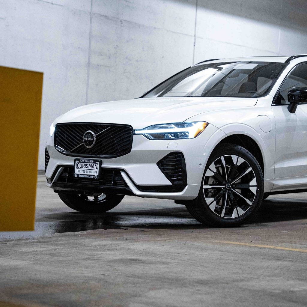 New 2026 Volvo XC60 plug-in hybrid T8 Plus SUV