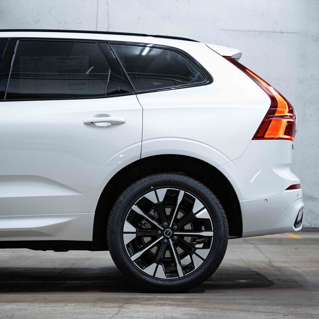 New 2026 Volvo XC60 B5 Plus SUV
