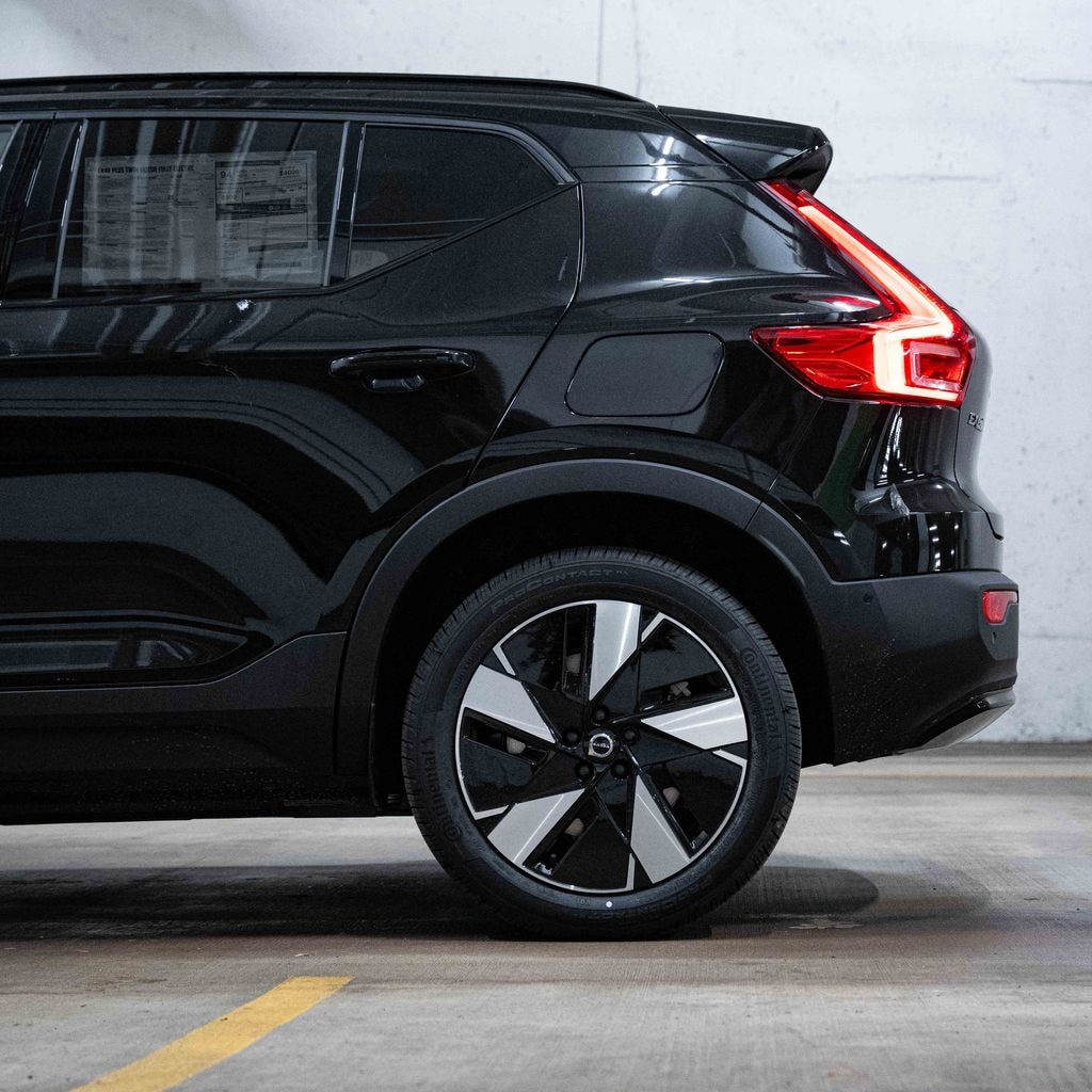 New 2026 Volvo EX40 Twin Motor Plus SUV