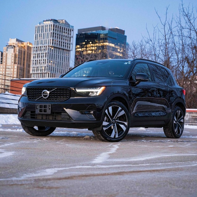 2023 Volvo XC40 B5 Plus Dark Theme SUV