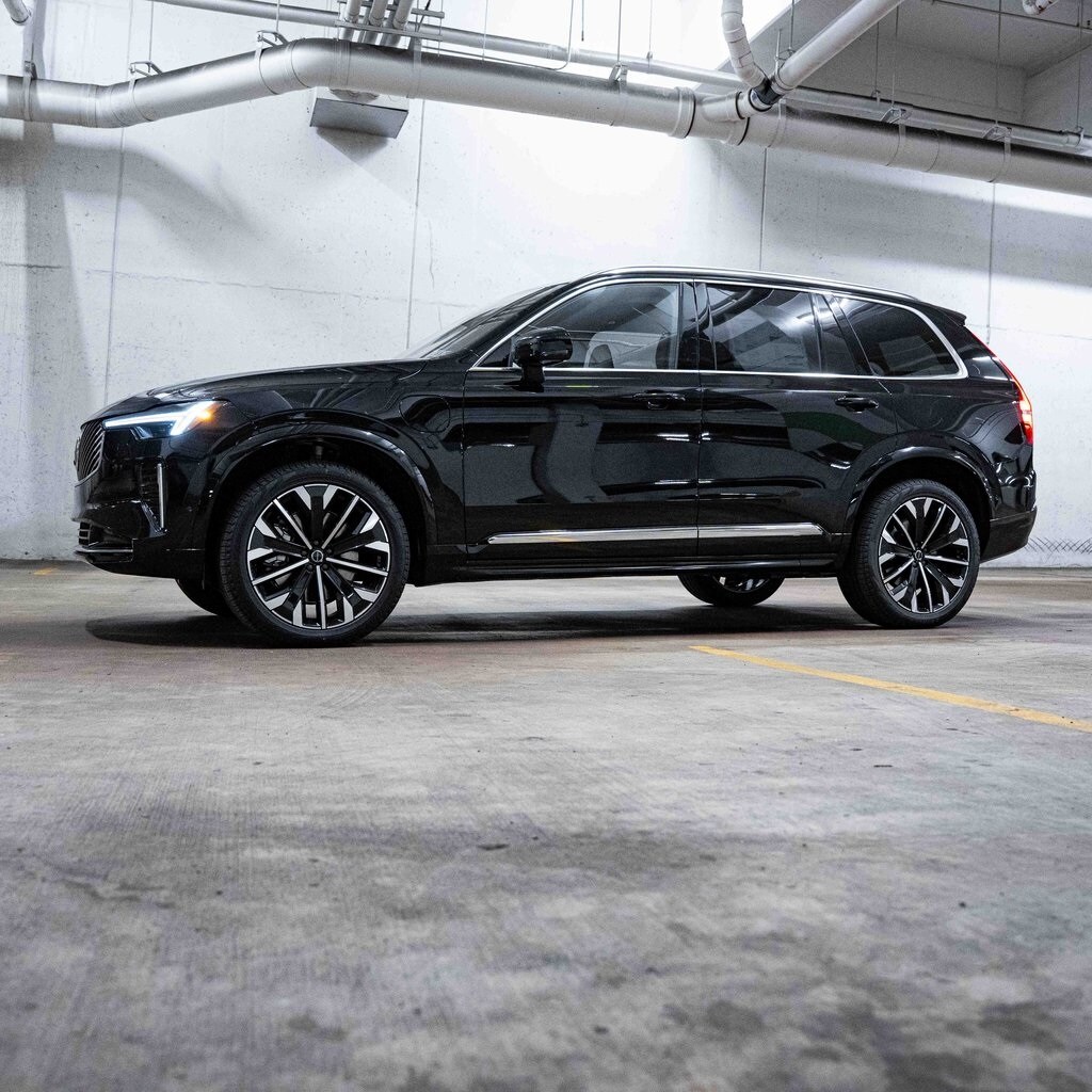 2026 Volvo XC90 T8 Plus photo 3