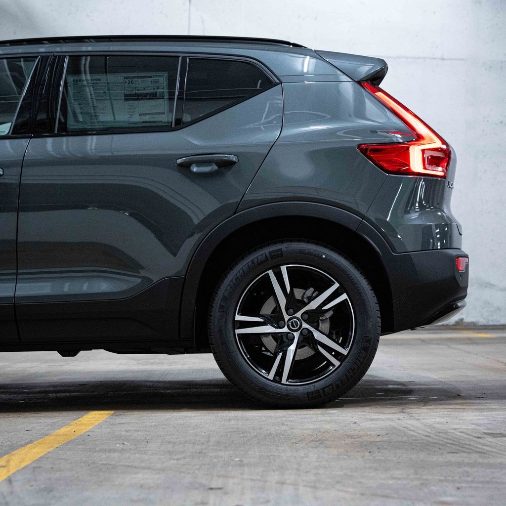 New 2026 Volvo XC40 B5 Core SUV