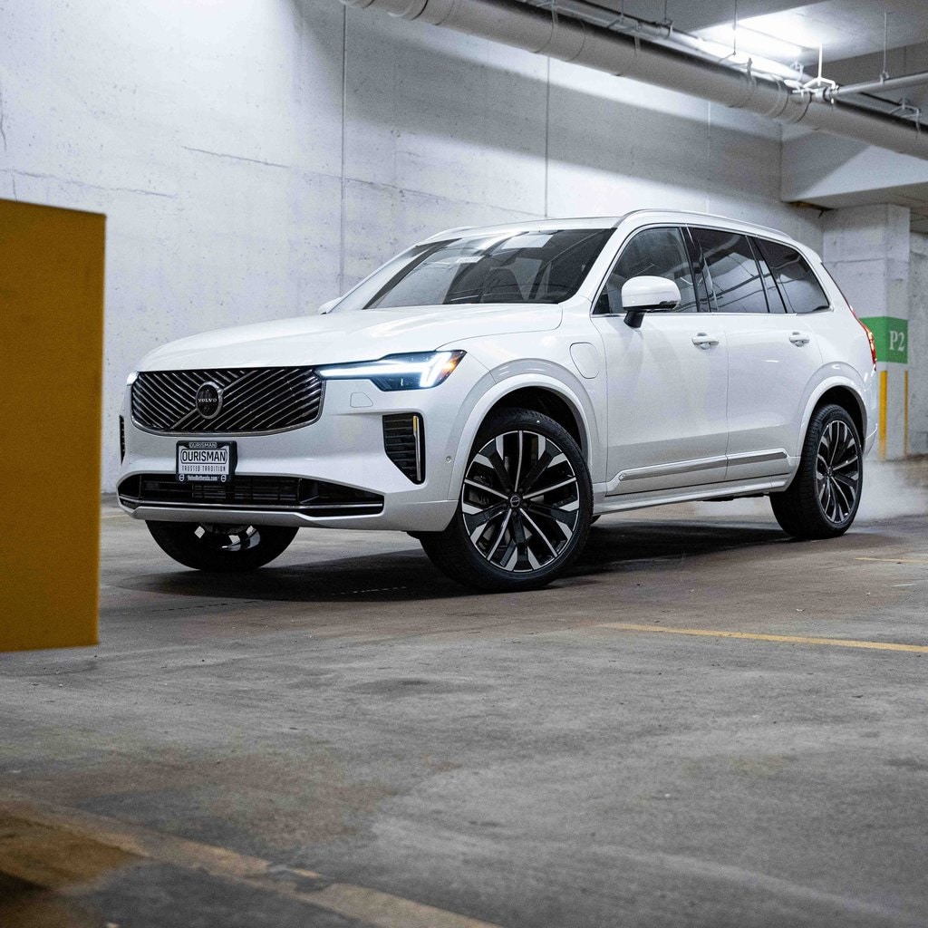 2026 Volvo XC90 Plus's photo