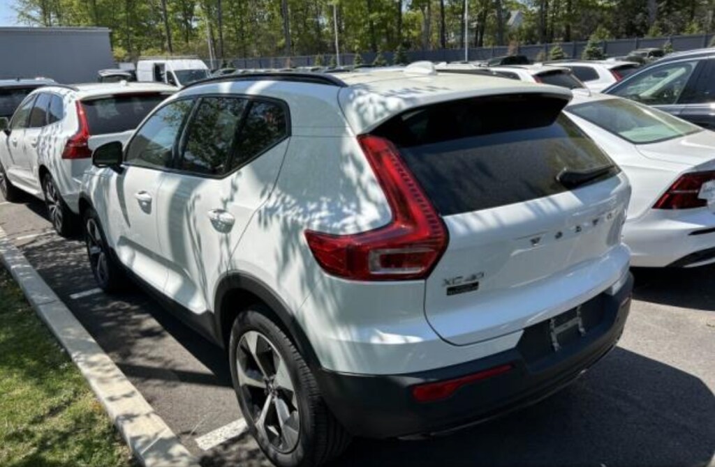 Certified 2024 Volvo XC40 B5 Core SUV