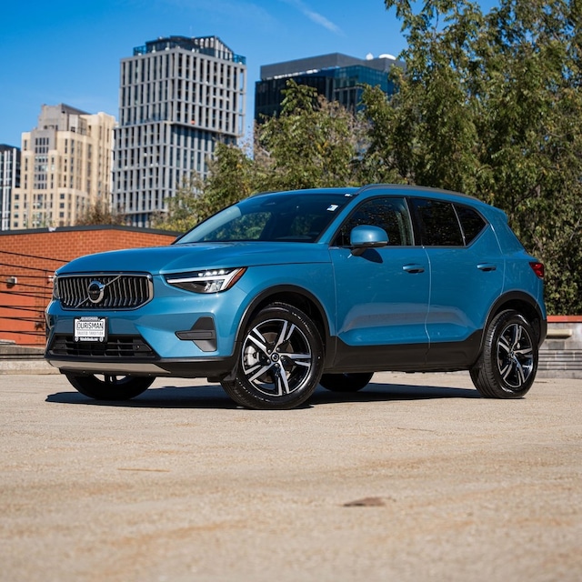 2025 Volvo XC40 B5 Core SUV