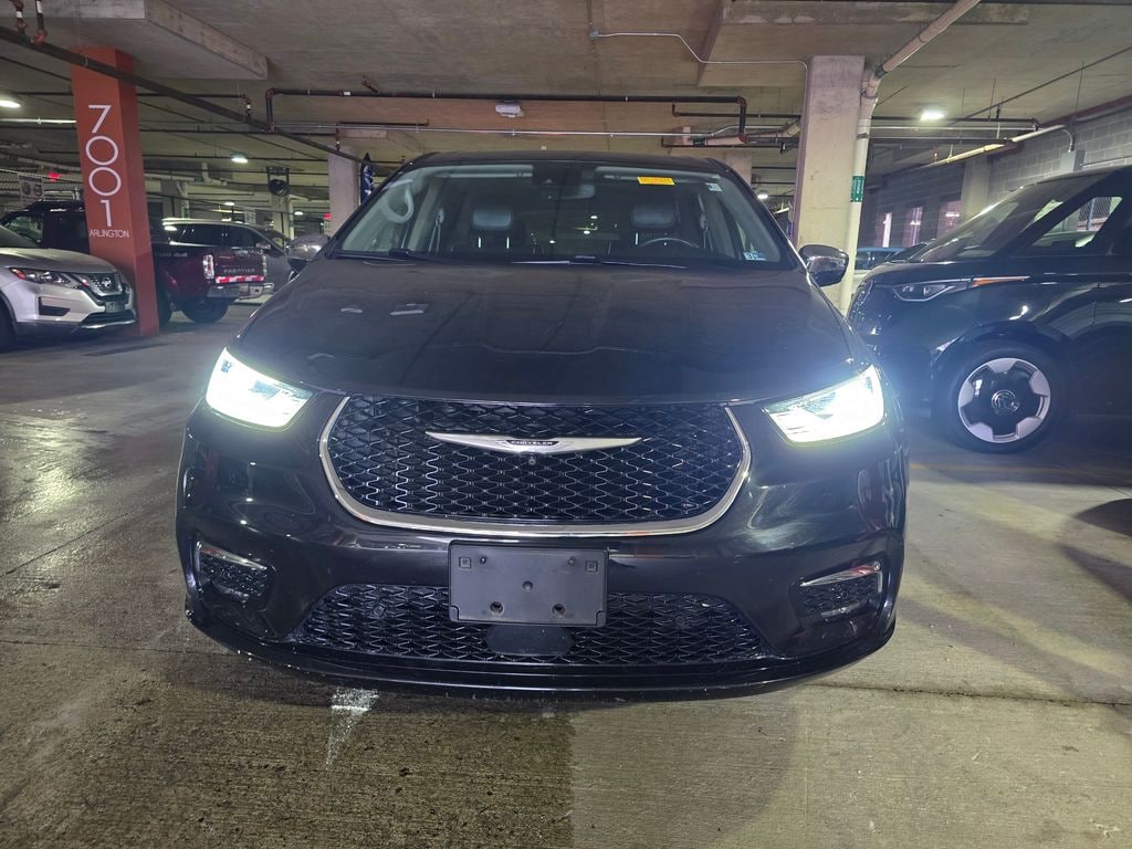 Used 2022 Chrysler Pacifica Hybrid Limited Minivan/Van