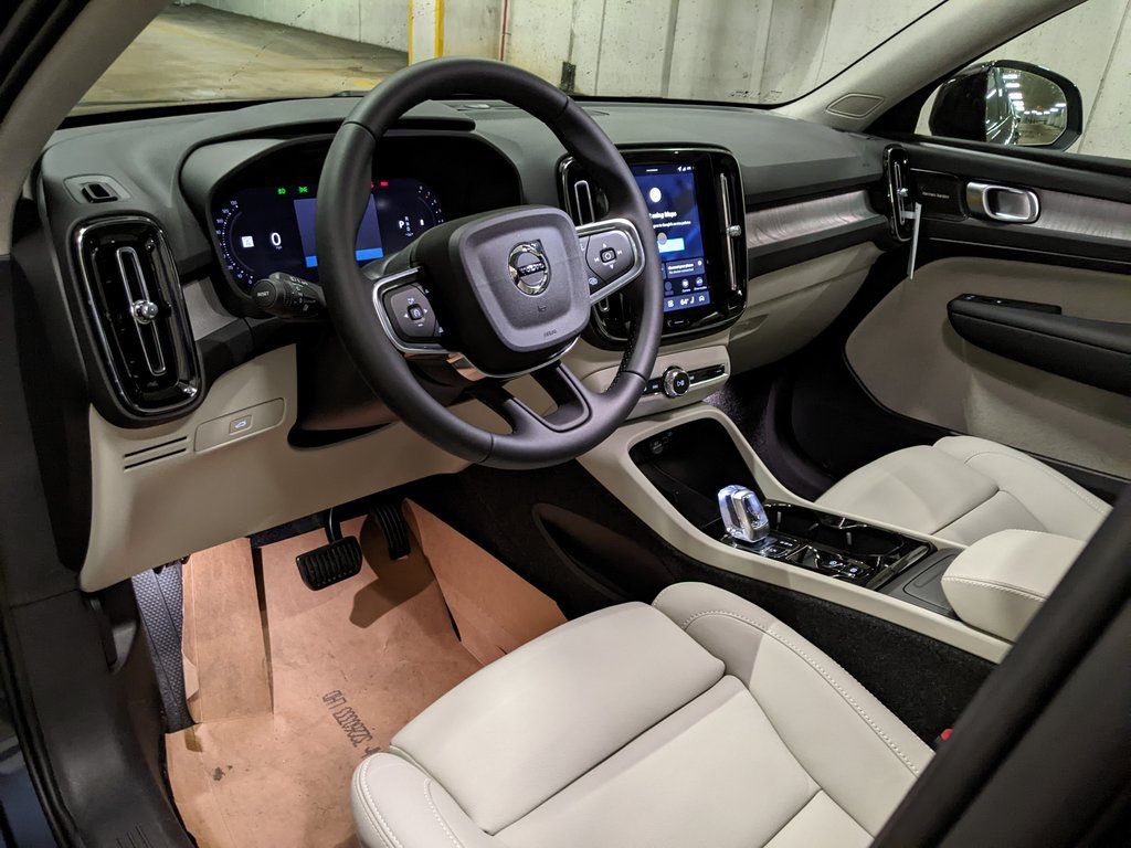 2026 Volvo XC40 Ultra - Photo 8