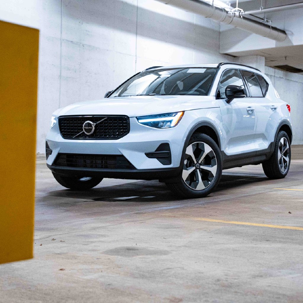 2026 Volvo XC40 B5 Core SUV