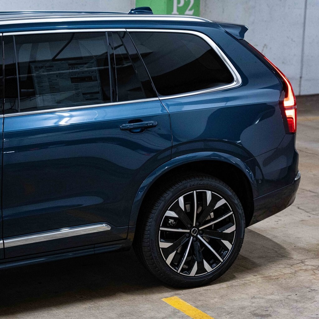 2026 Volvo XC90 Plus photo 3