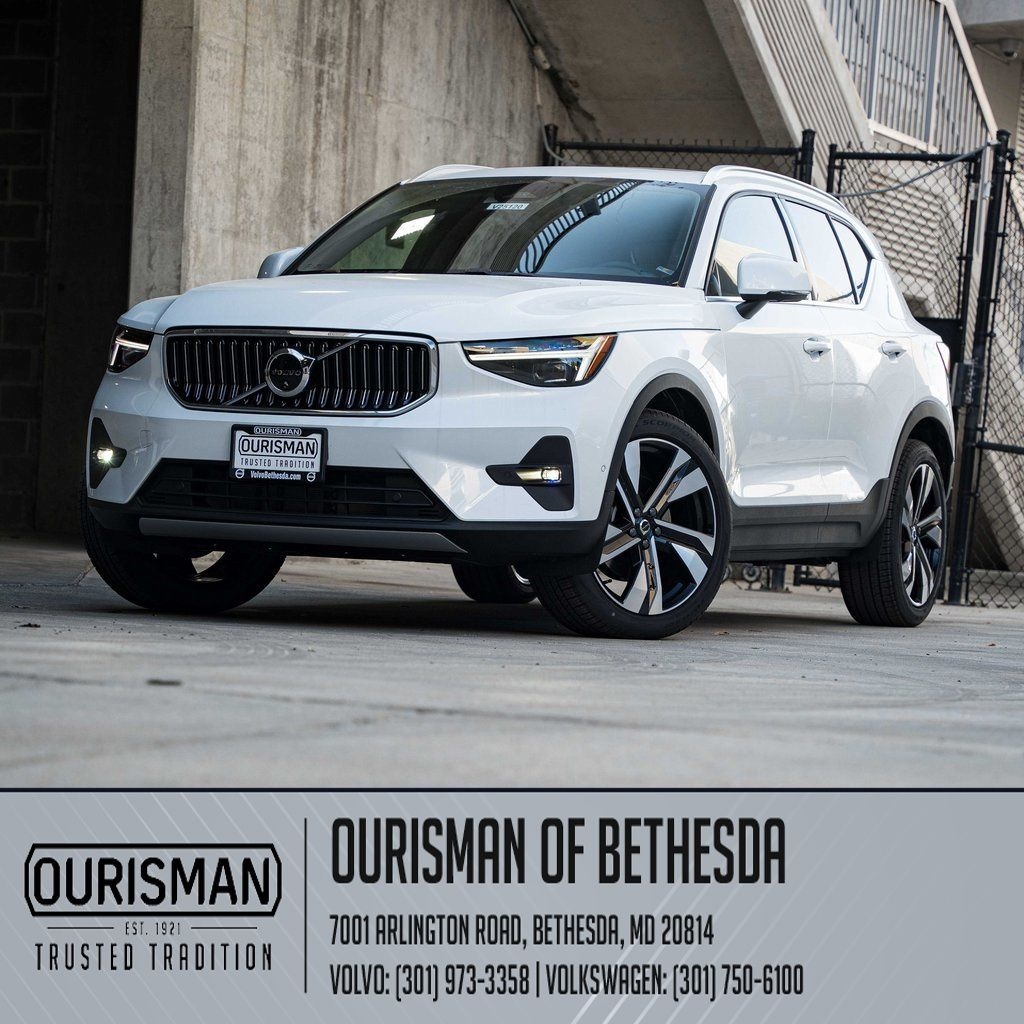 New 2025 Volvo XC40 B5 Plus Bright Theme SUV