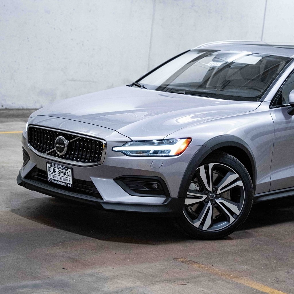 2026 Volvo V60 Cross Country Plus