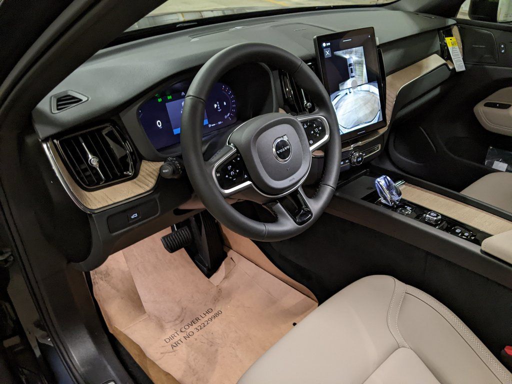 2026 Volvo XC60 Plus - Photo 8