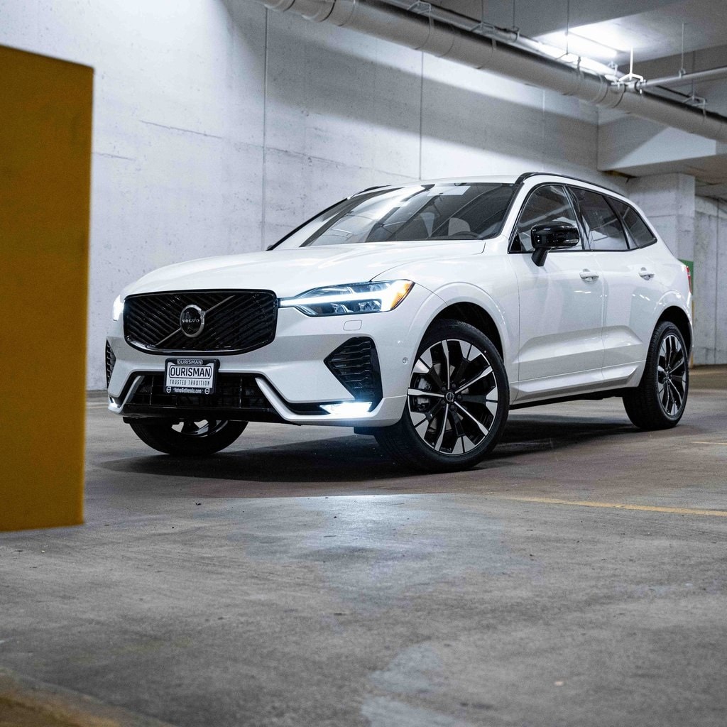 2026 Volvo XC60 Plus's photo
