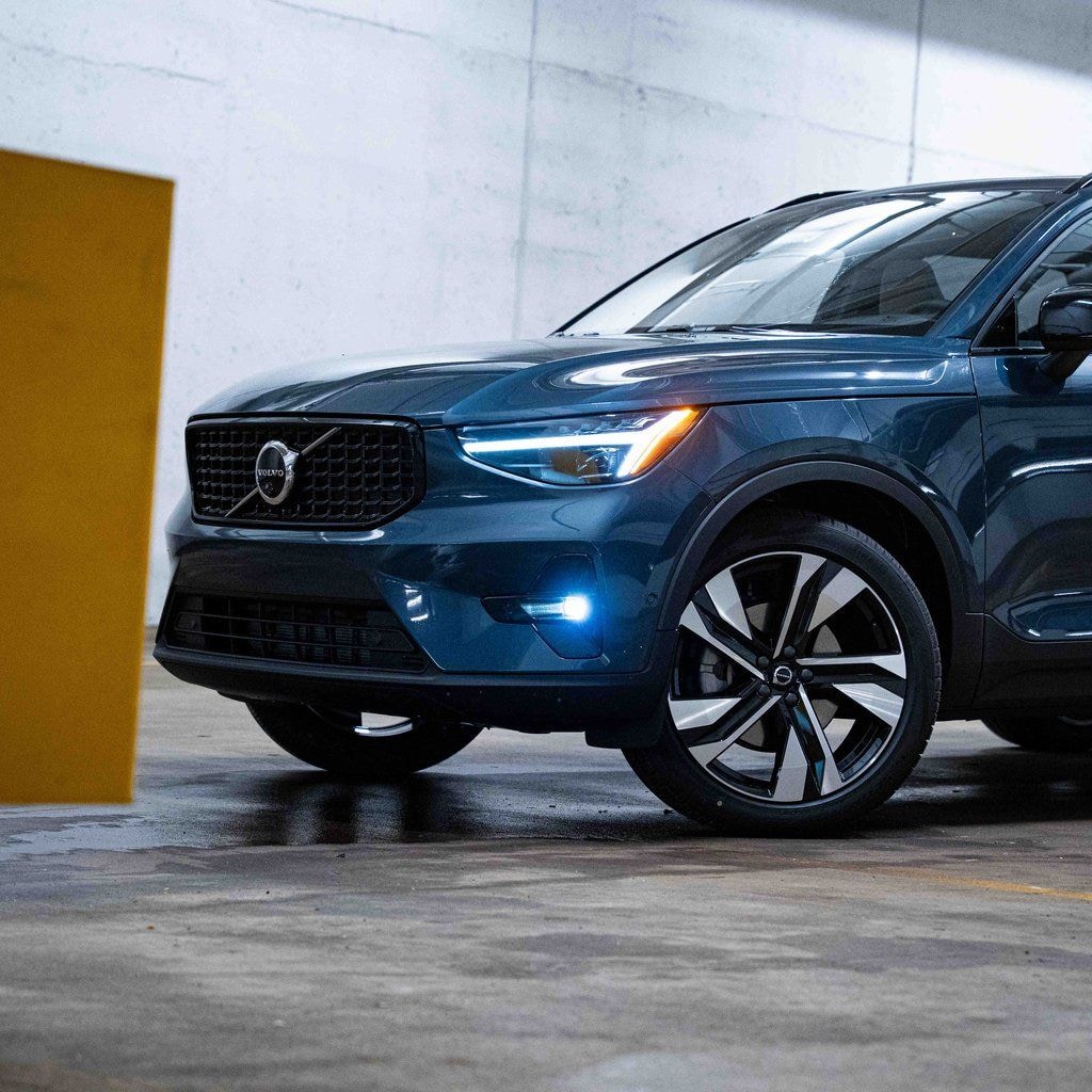New 2026 Volvo XC40 B5 Ultra SUV