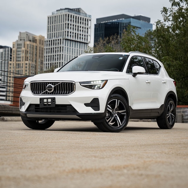 2025 Volvo XC40 B5 Core SUV