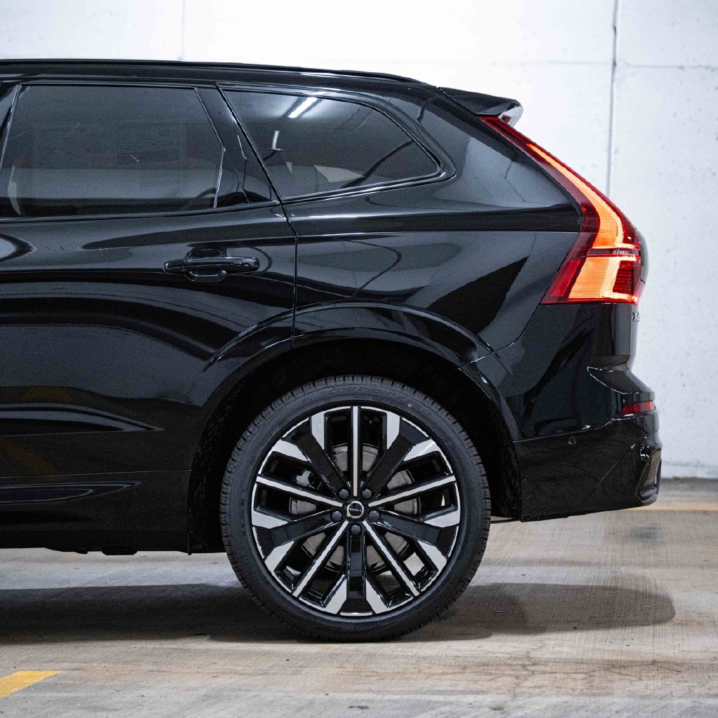 New 2026 Volvo XC60 plug-in hybrid T8 Ultra SUV