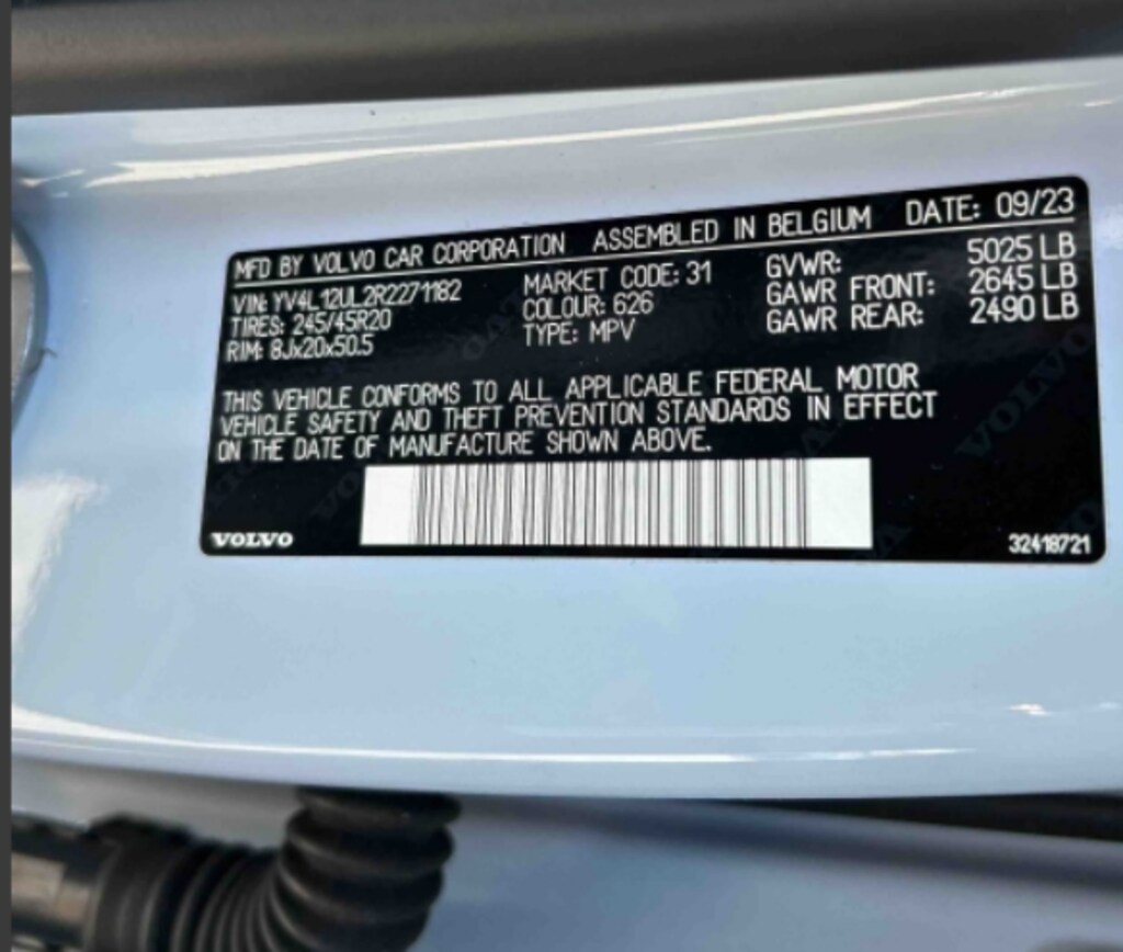 Certified 2024 Volvo XC40 B5 Plus Dark Theme SUV