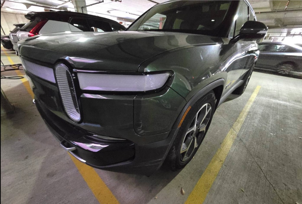 2024 Rivian R1S's photo
