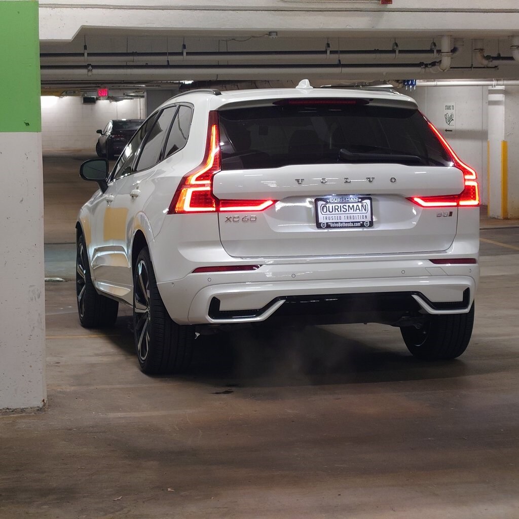 2025 Volvo XC60 B5 photo 4