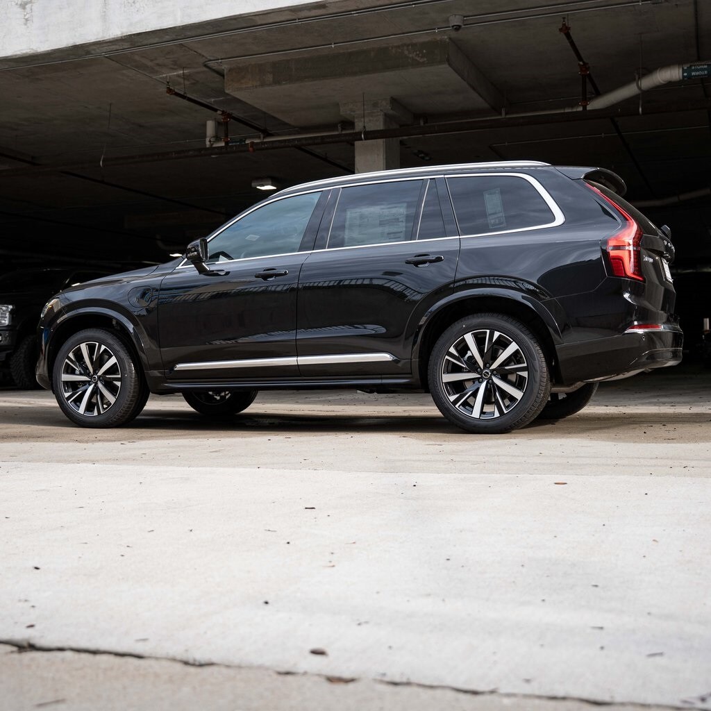2025 Volvo XC90 T8 Core photo 3