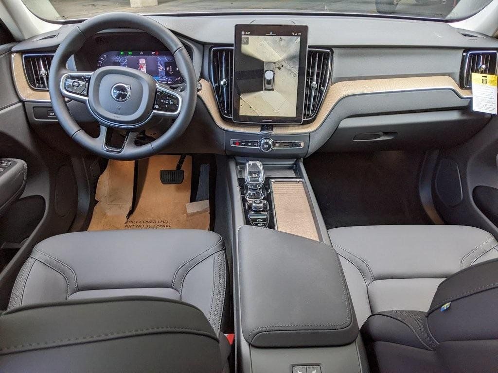 2026 Volvo XC60 Plus - Photo 12