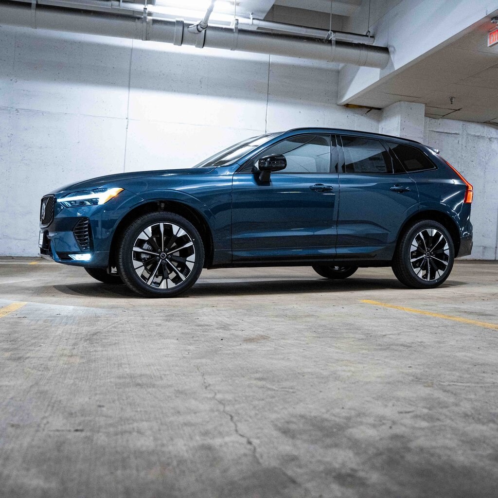 2026 Volvo XC60 B5 Plus photo 2