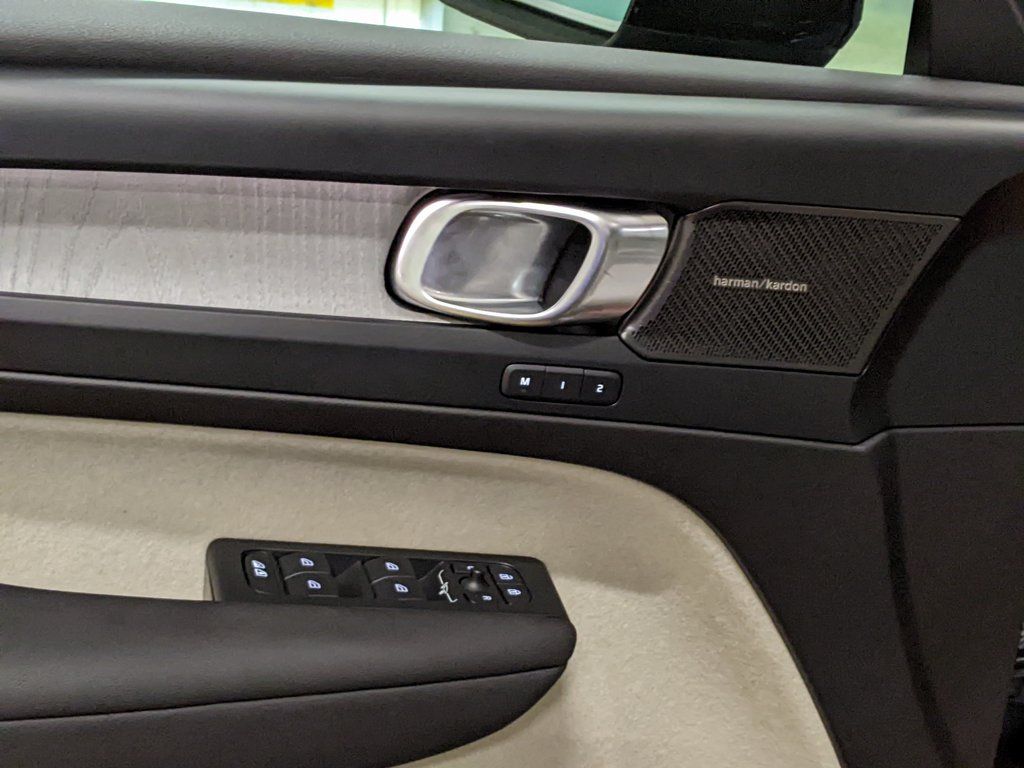 2026 Volvo XC40 Ultra - Photo 10