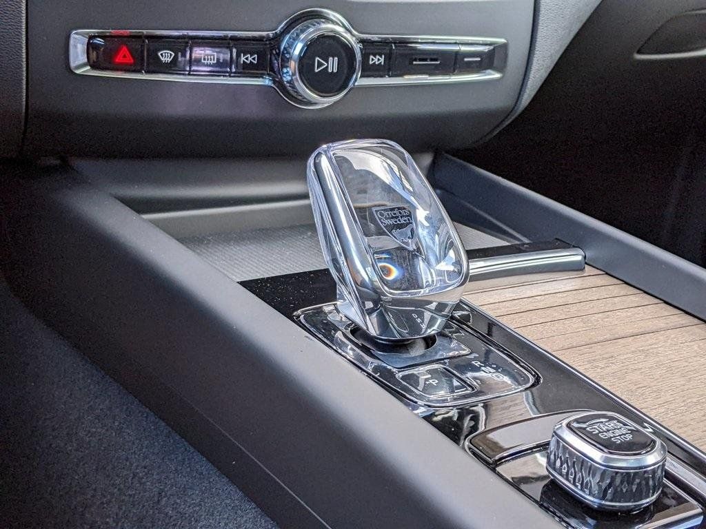 2026 Volvo XC60 Plus - Photo 19