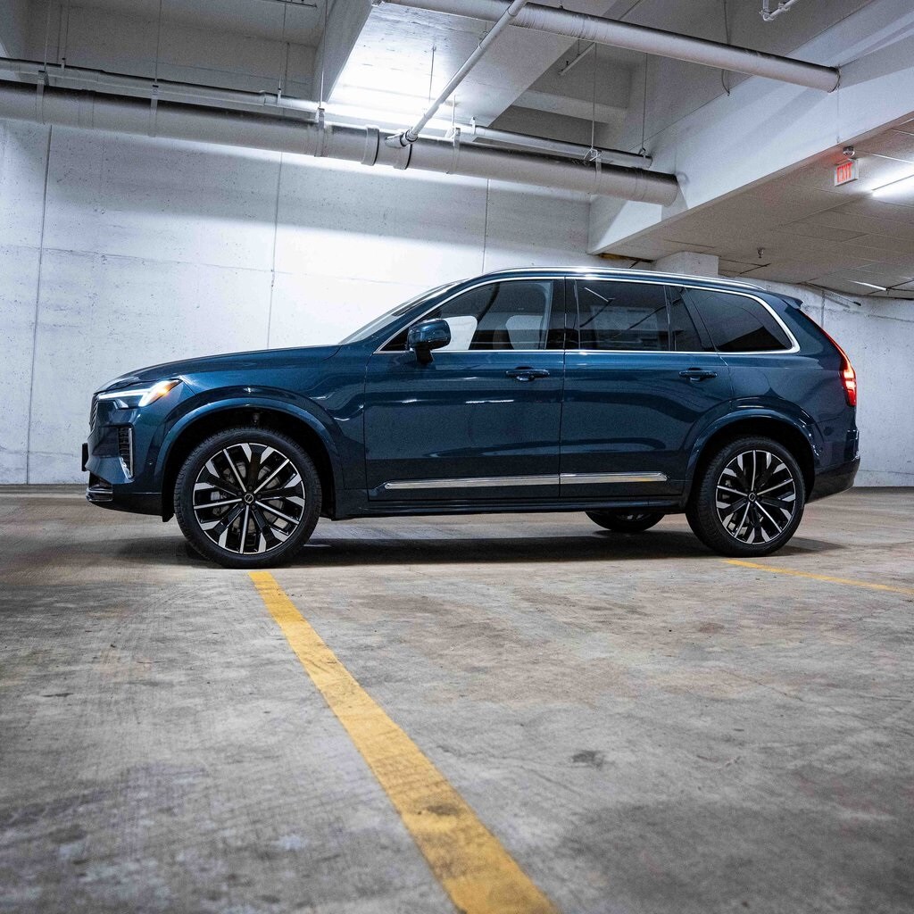 2026 Volvo XC90 Plus photo 2