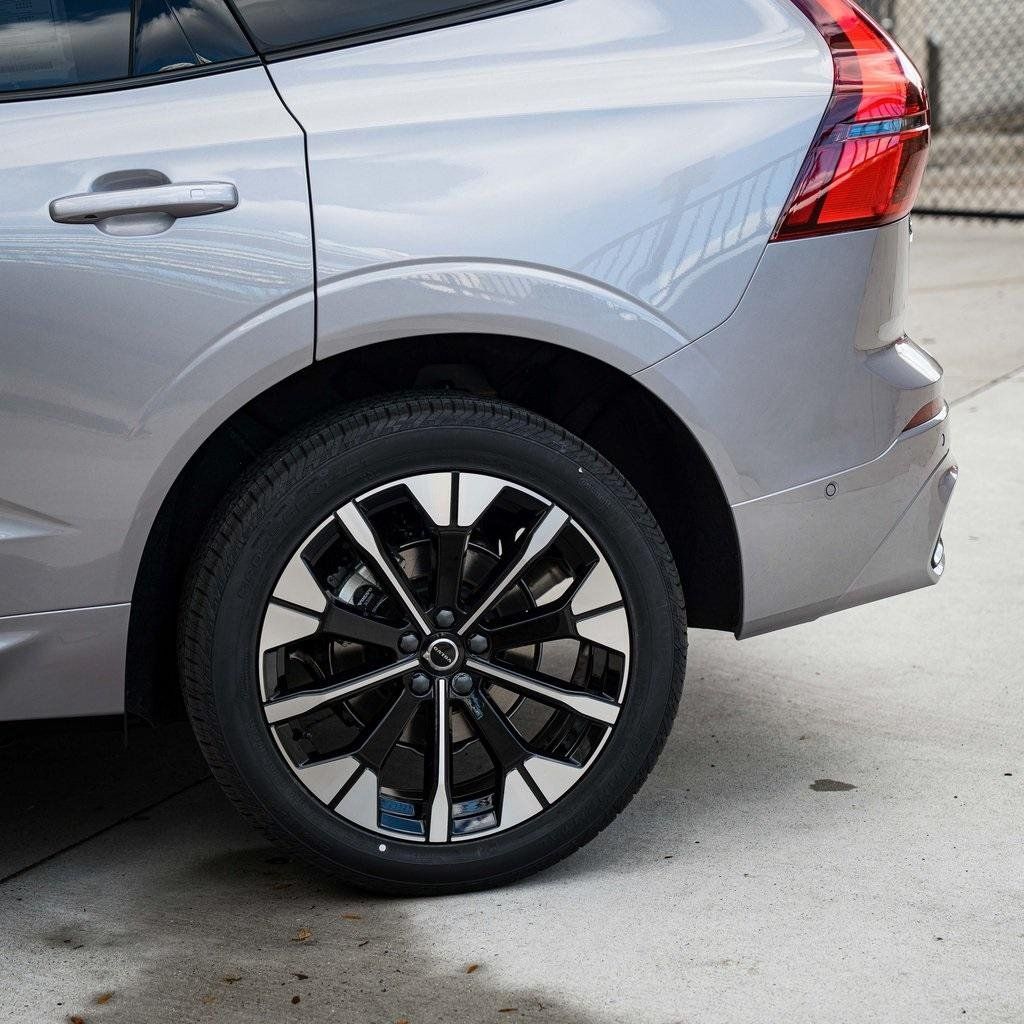 2026 Volvo XC60 Plus - Photo 5