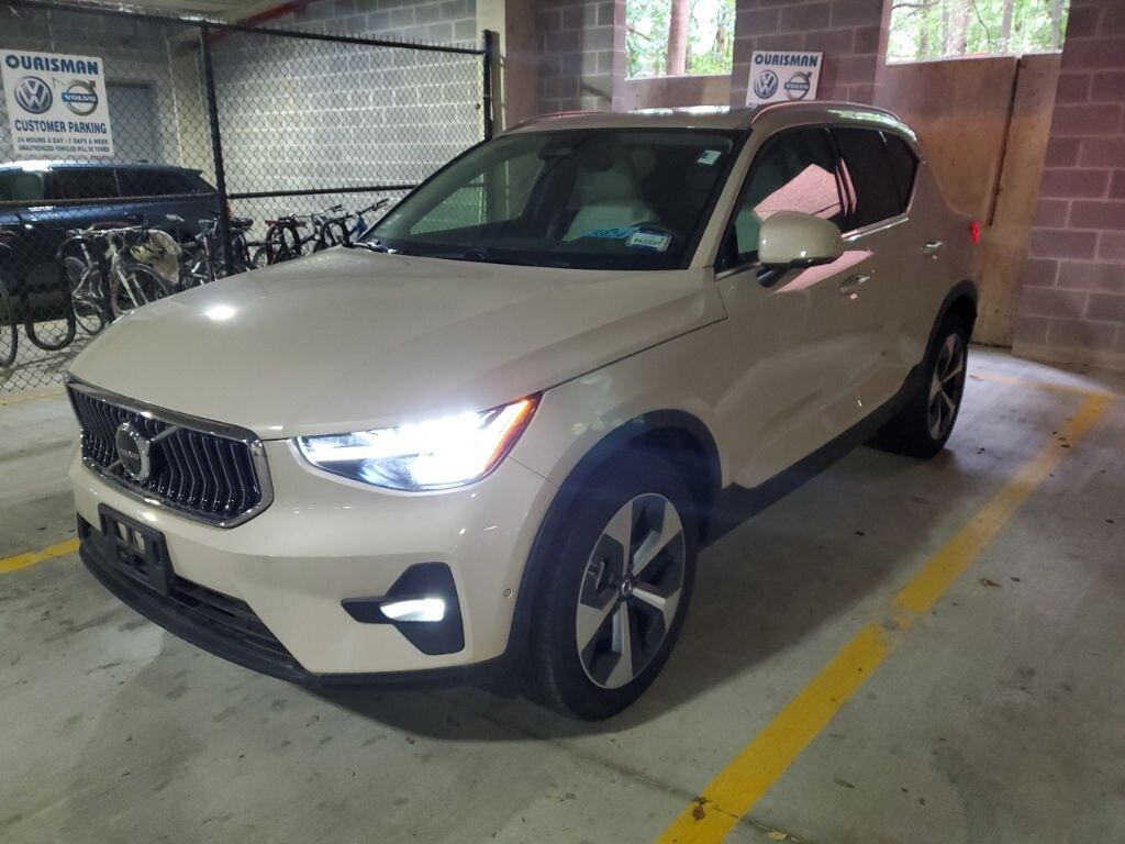 Used 2025 Volvo XC40 B5 Plus Bright Theme SUV