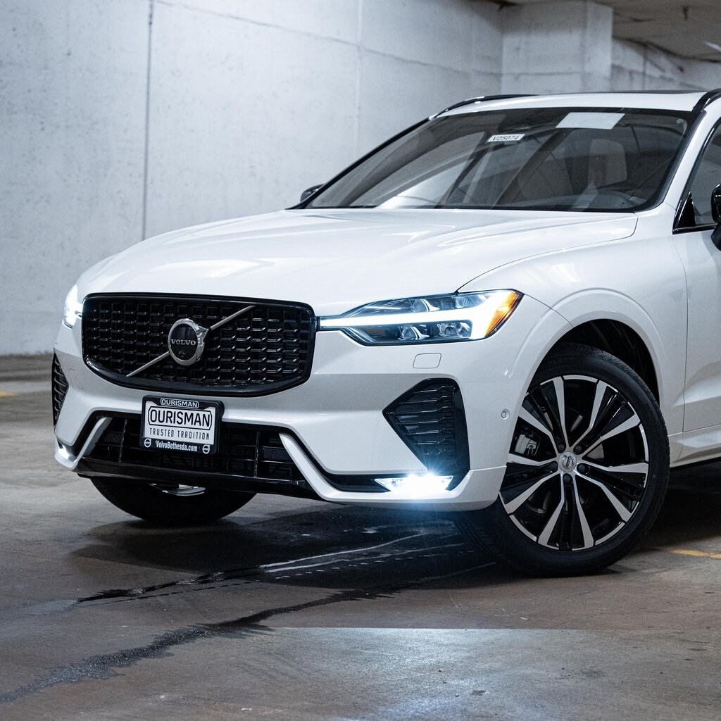 2025 Volvo XC60 B5 photo 2