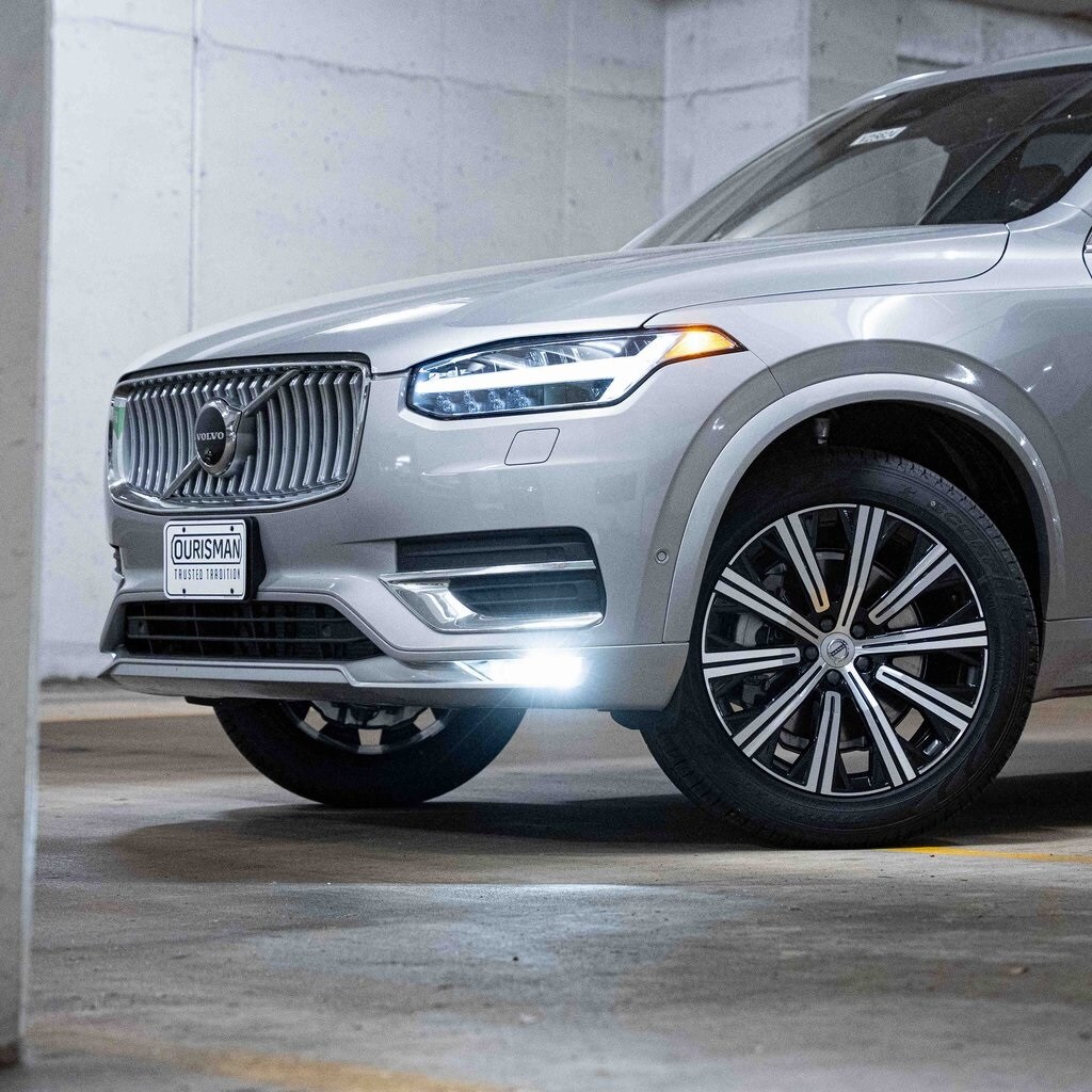 2025 Volvo XC90 Plus photo 2