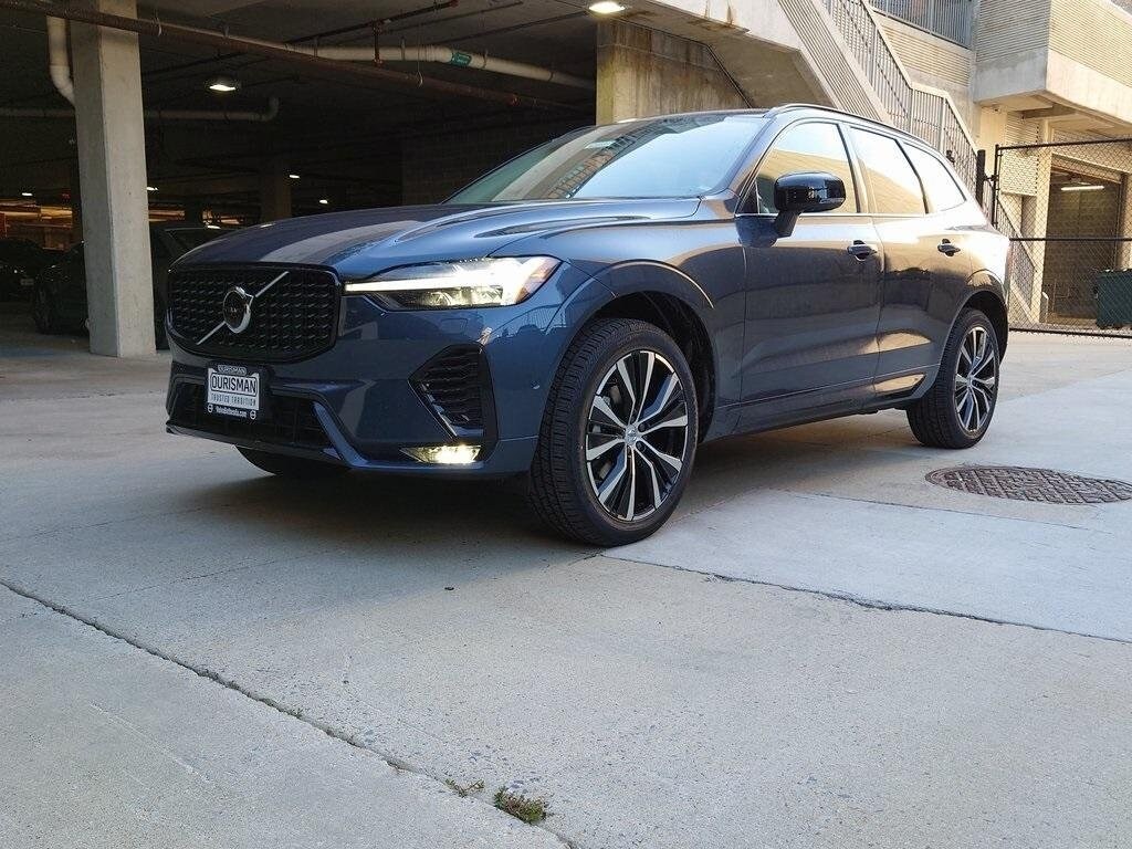 2025 Volvo XC60 B5 Plus photo 2