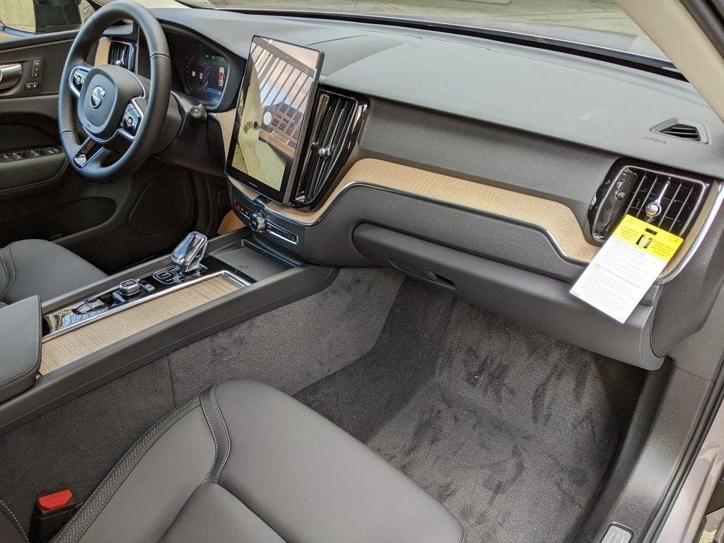 2026 Volvo XC60 Plus - Photo 21