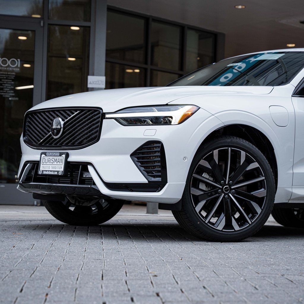 New 2026 Volvo XC60 plug-in hybrid T8 Ultra SUV