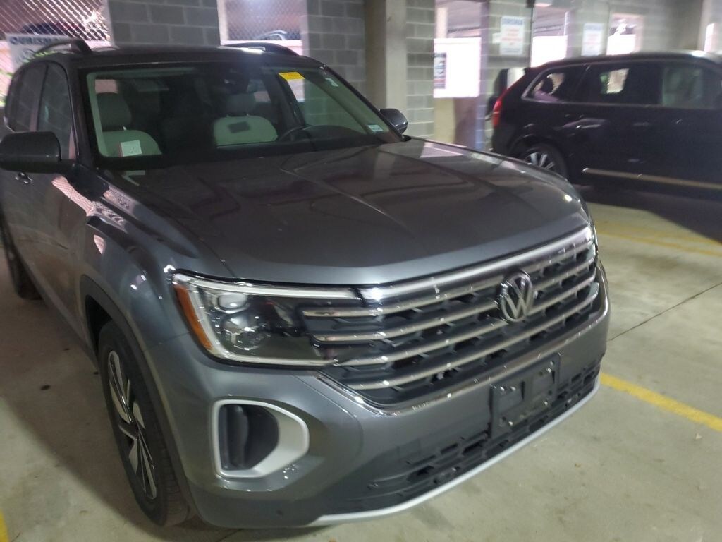 Used 2024 Volkswagen Atlas 2.0T SE w/Technology SUV