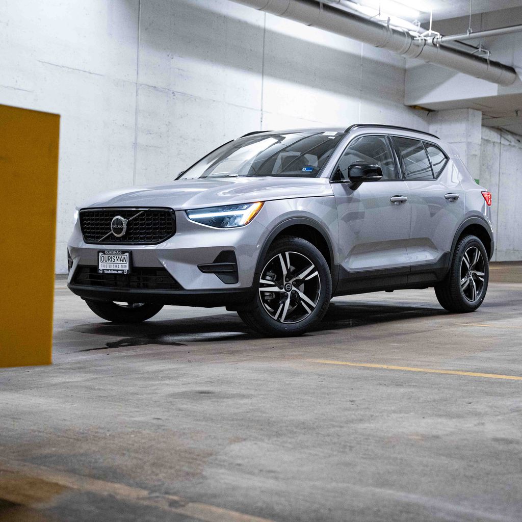 2026 Volvo XC40 B5 Core Dark AWD's photo