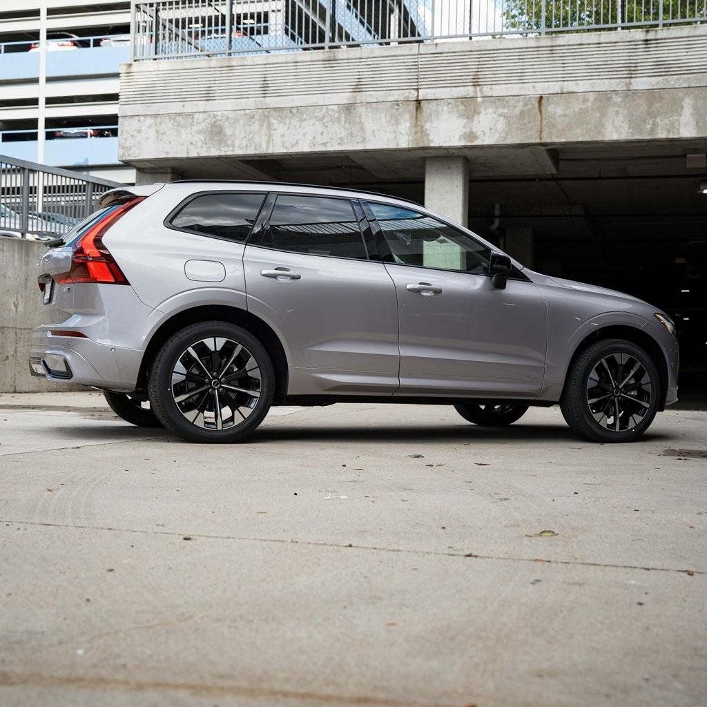 2026 Volvo XC60 Plus - Photo 7