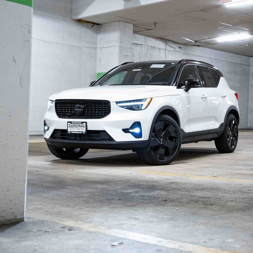 2026 Volvo XC40 Ultra Black Edition's photo