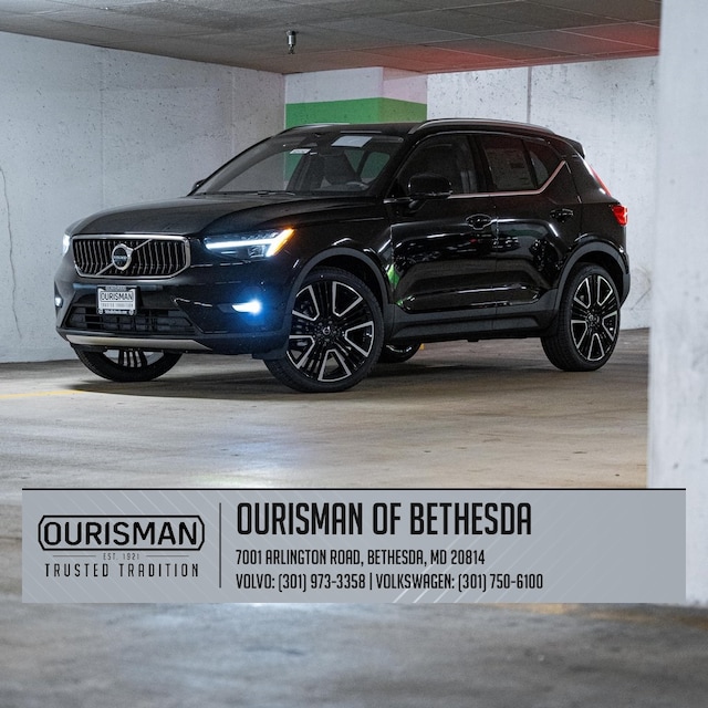 2025 Volvo XC40 B5 Ultra Bright Theme SUV
